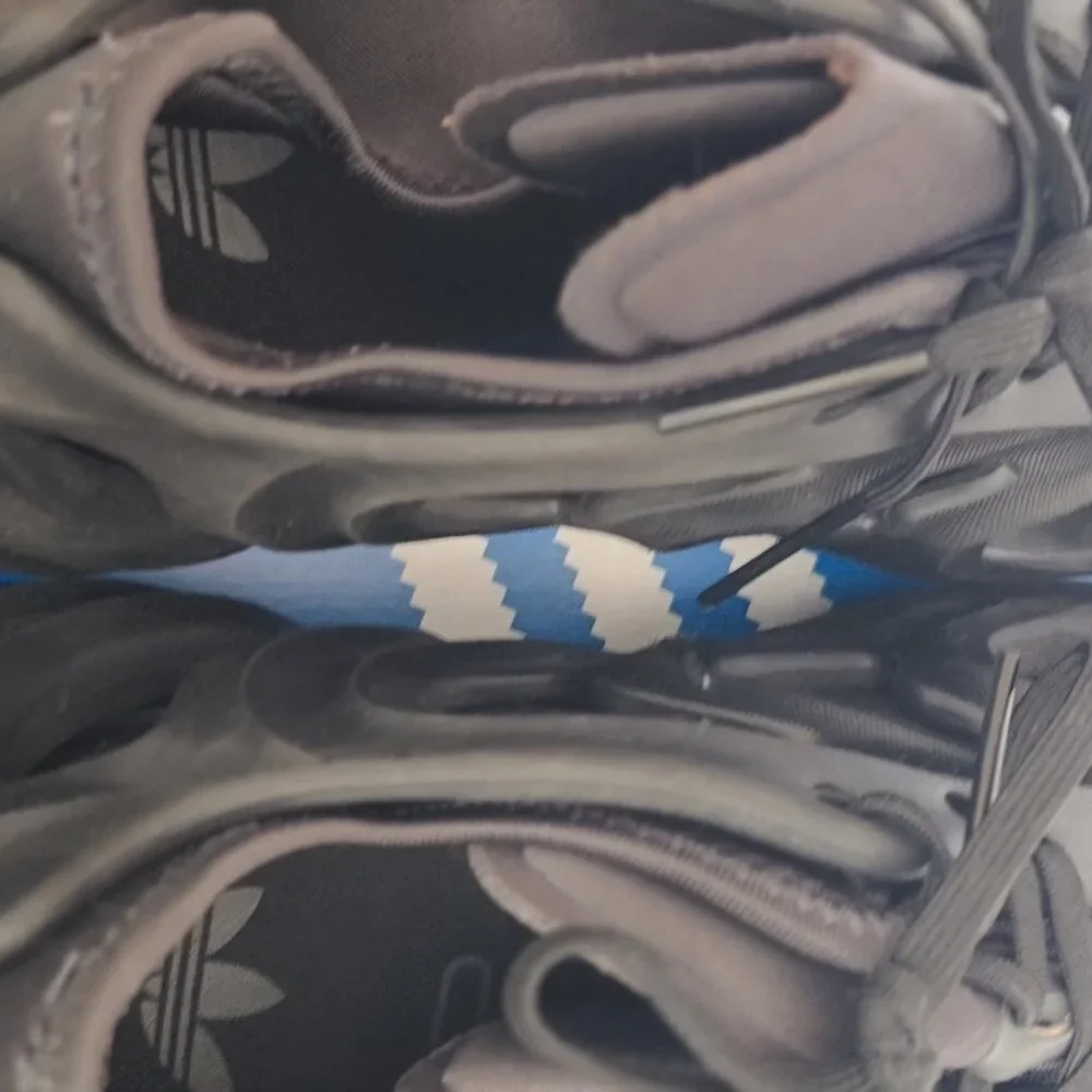 Addidas - Picture 2 of 6